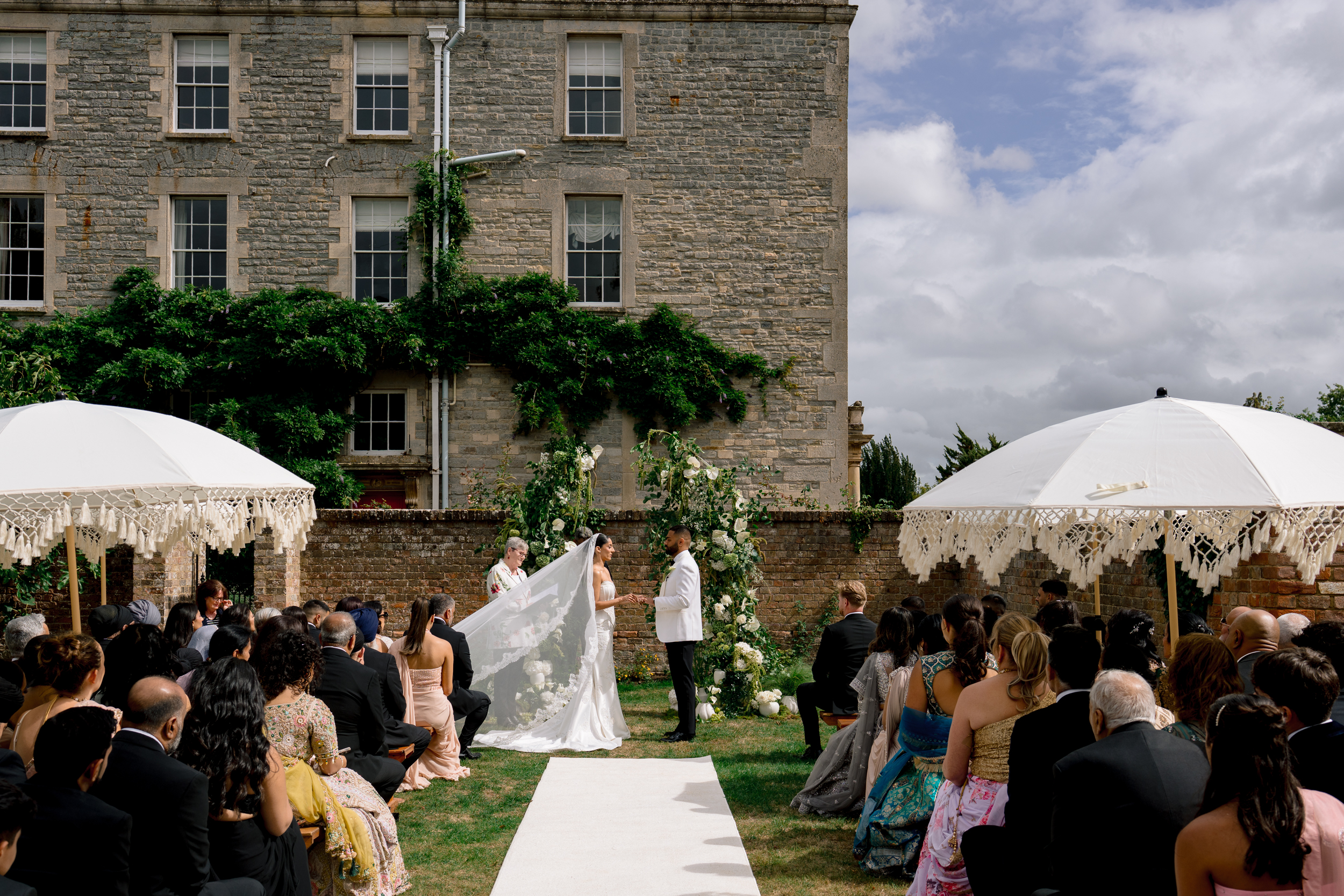 Elmore, Elmore Court, ELmore Court Wedding, Elmore Court Wedding Photographer, Cotswold wedding photographer, Cheltenham Wedding Photographer